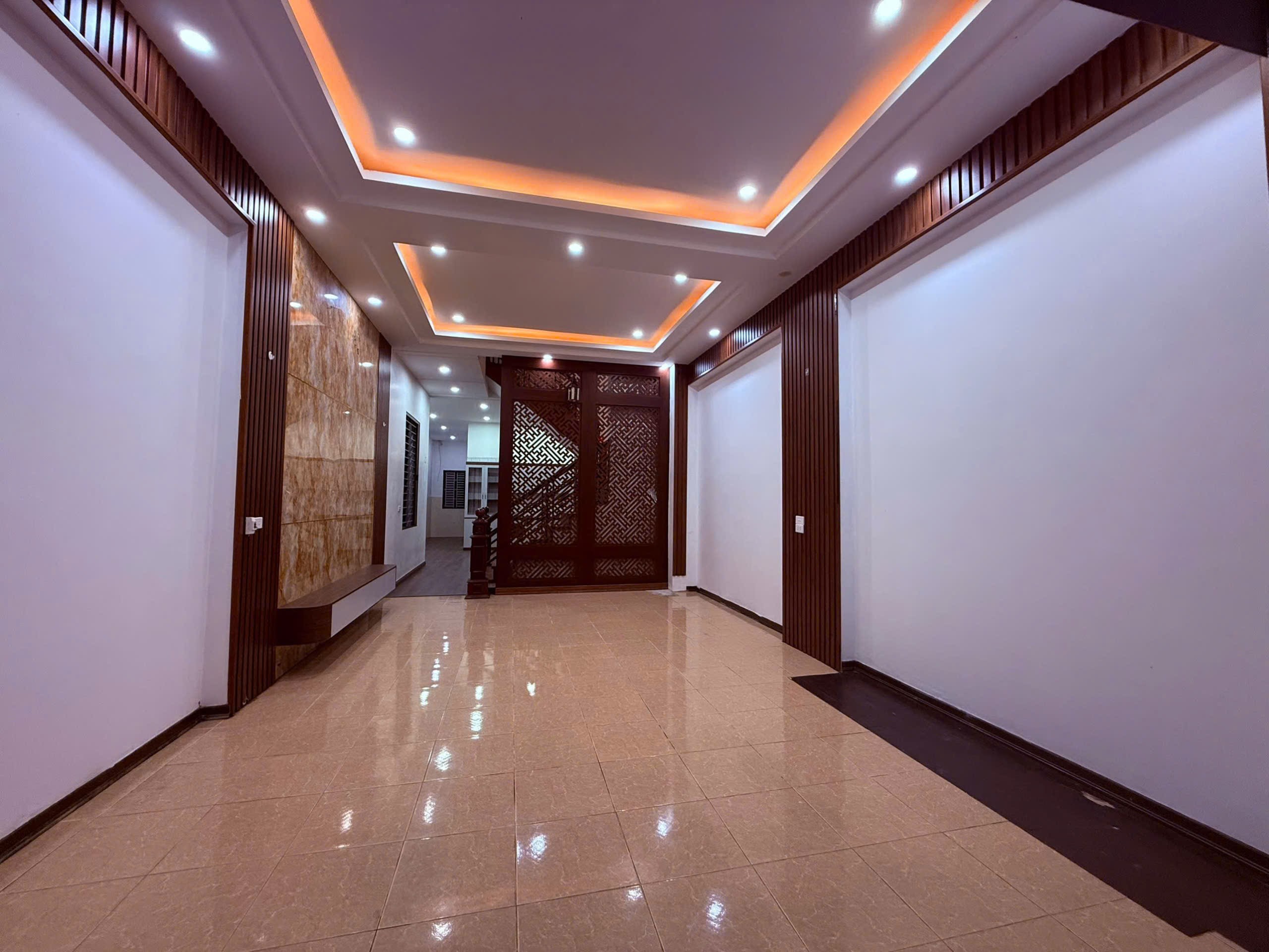 Nhà 3 tầng 4.6 tỷ phố Ngô Kính Thần, trung tâm Vĩnh Yên 